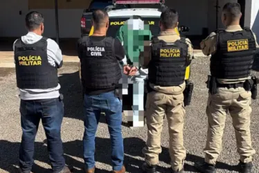 
			
				Detento foragido após 'saidinha' é suspeito de invadir casa, estuprar idosa e roubar
			
			