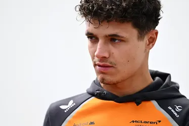 
			
				Disputa entre McLarens resulta em batida de Lando Norris no GP do Canadá
			
			