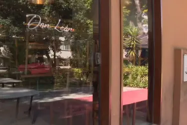 
				Dono de restaurante mata assaltante e é preso
			
			
