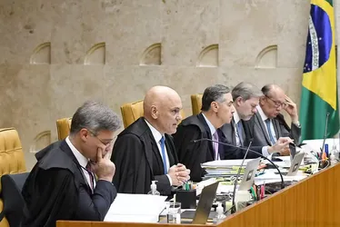 
				EUA suspendem vistos de Moraes, de outros sete ministros do STF e do PGR
			
			