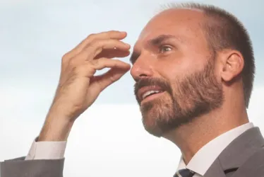 
				Eduardo Bolsonaro diz que Alcolumbre e Motta podem ser alvos de Trump
			
			
