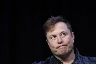 
				Elon Musk deve ficar fora da política, avisa secretário de Trump
			
			