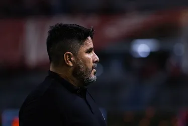 
			
				Em coletiva, Eduardo Barroca lamenta gol sofrido no final do jogo
			
			