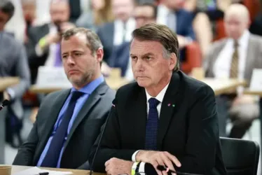 
			
				Em depoimento, Bolsonaro nega ter pressionado por relatório contra as urnas eletrônicas
			
			