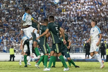 
			
				Em dia de CSA x Floresta, torcedor azulino ainda lembra o 'trauma' de 2024
			
			