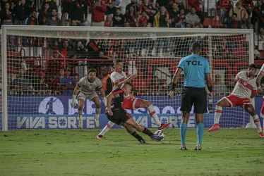 
				Em jogo fora de casa, CRB sofre a virada do Atlético-GO, pela Série B: 2x1
			
			