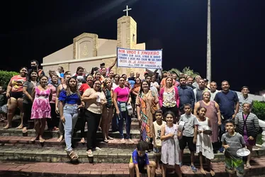 
			
				Em protesto contra falta de água, moradores dão boas-vindas: 'venham de banho tomado'
			
			