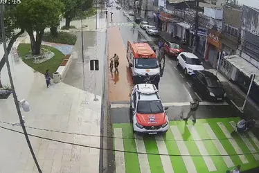 
			
				Vídeos: embriagado, homem é preso por agredir outro em praça no Centro de Maceió
			
			