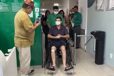 
				Emoção marca alta de último sobrevivente de grave acidente na BR-101: "Mais uma oportunidade"
			
			