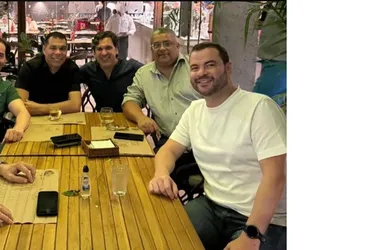 
			
				Encontro casual “lançou” uma improvável chapa para governo de Alagoas
			
			