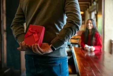 
			
				Entenda onde e como foi criada a data do Dia dos Namorados no Brasil
			
			