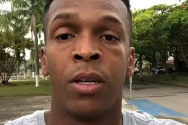 
			
				Ex-jogador Jô é preso no Aeroporto de Guarulhos por dívida com pensão
			
			