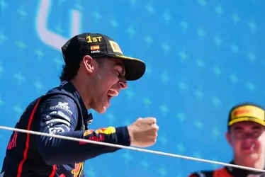
			
				FIA aceita pedido da Red Bull para superlicença a piloto de 17 anos
			
			
