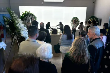 
			
				Familiares e amigos se despedem da embaixatriz Leda Maria de Mello Coimbra em Belo Horizonte
			
			