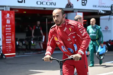 
			
				Mercedes defende Hamilton e pede paciência à Ferrari: ‘Todos precisam se adaptar’
			
			