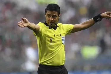 
				Fifa define arbitragem para a final do Mundial entre Chelsea e PSG
			
			