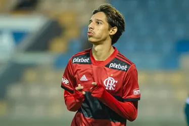 
				Fifa impede clube europeu de contratar por dívida com o Flamengo
			
			