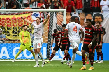 
				Flamengo toma quatro do Bayern e cai nas oitavas do Mundial de Clubes
			
			