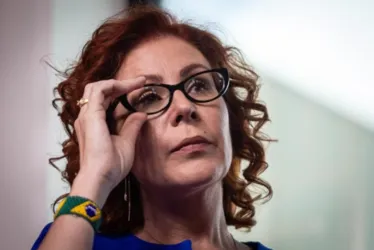 
				Flávio Bolsonaro pede ao governo da Itália que apoie Carla Zambelli
			
			