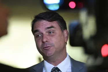 
				Flávio agradece a Trump por defender Bolsonaro: “Ele está certo”
			
			