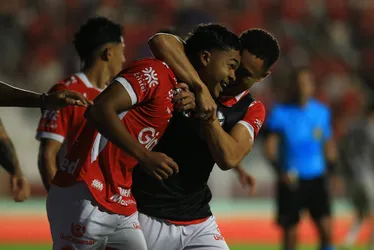 
				Fora de casa, CRB perde para o Vila Nova, na Série B, e cai 2 posições: 2x0

			