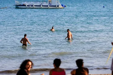 
			
				Frente fria: Marinha alerta para ondas de até 2,5 metros em Alagoas
			
			