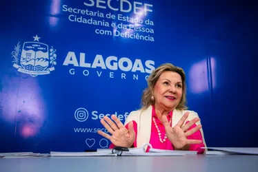 
				Governo de Alagoas lança cartilha anticapacitismo e entrega documentos a pessoas autistas e com deficiência
			
			