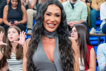 
				Gracyanne reage após rumores de que foi traída por Belo com a atual
			
			
