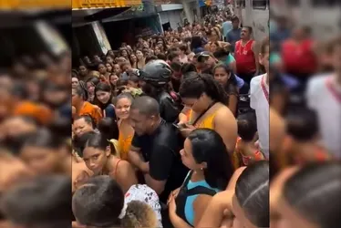 
			
				Guerra por maquiagem de R$ 10 fecha rua e mobiliza a PM
			
			