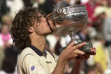
			
				Há 25 anos, Guga era bicampeão de Roland Garros; relembre
			
			