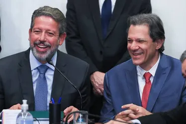 
				Haddad elogia relatório de Arthur Lira sobre isenção do IR: “Cumpre os objetivos da reforma da renda”
			
			
