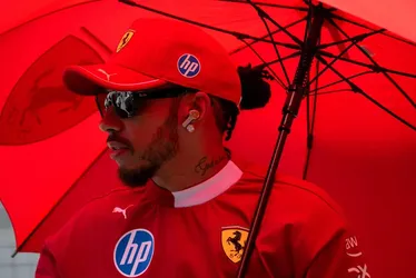 
				Hamilton aponta McLaren como ‘inalcançável’ e pede foco total em carro de 2026
			
			