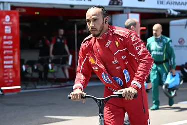 
				Hamilton cita Alonso e Vettel e diz que ‘se recusa’ a passar por Ferrari sem título
			
			