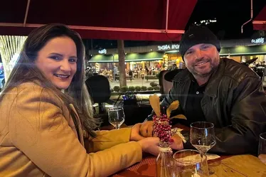
			
				Casal que perdeu noivos em acidentes na mesma via celebra 1 ano de união
			
			