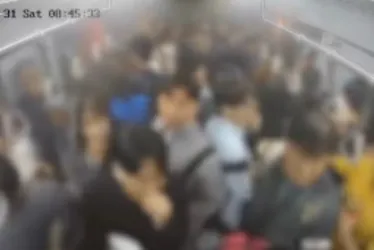 
				Homem coloca fogo em metrô lotado na Coreia do Sul; veja!
			
			