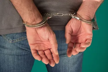 
				Homem embriagado desacata PMs e é preso com drogas em Arapiraca
			
			