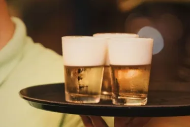 
				Homem morre após passar um mês bebendo apenas cerveja
			
			