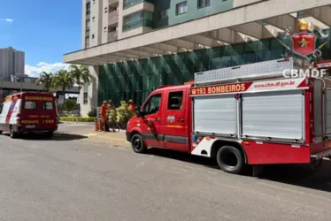 
			
				Homem se joga de prédio para escapar de facada após confusão
			
			