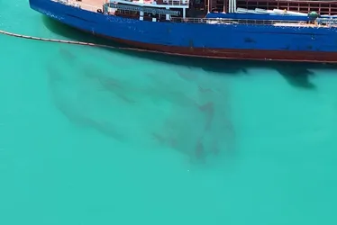 
				IMA autua empresa por contaminação do mar no Porto de Maceió; veja fotos!
			
			