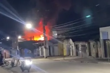 
			
				Incêndio em oficina de São Miguel dos Campos causa prejuízo de R$ 400 mil; veja rastro de destruição!
			
			