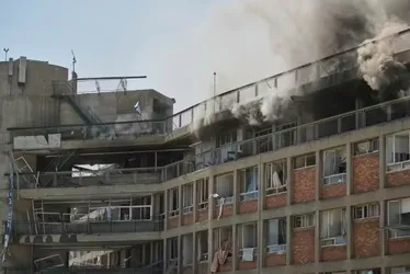 
			
				Irã ataca hospital em Israel e deixa dezenas de feridos
			
			