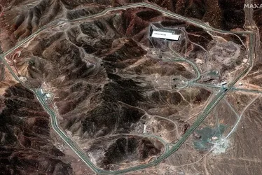 
			
				Irã confirma ataque dos EUA a três instalações nucleares
			
			