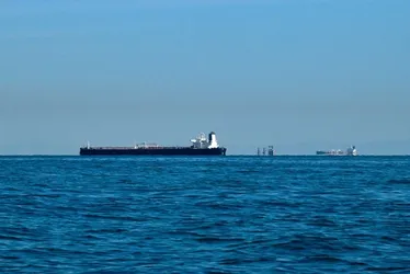 
			
				Irã pode bloquear local por onde passa boa parte do petróleo mundial
			
			