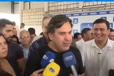 
			
				Isnaldo não descarta governo, mas avisa que está “feliz em Brasília”
			
			