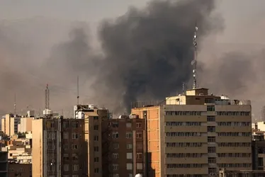 
			
				Israel mata chefes militares do Irã, que responde com nova ofensiva
			
			