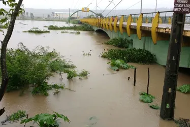 
				São Miguel dos Campos tem 222 desabrigados após transbordamento de rio
			
			