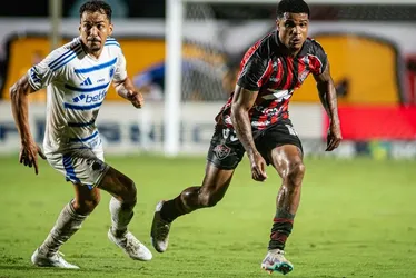 
			
				Jamerson, do Vitória, tem fratura no tornozelo direito e rompe todos os ligamentos
			
			