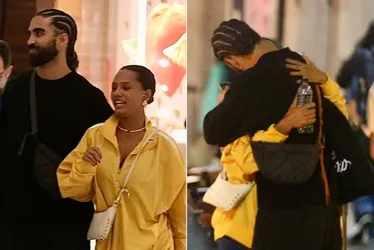 
			
				Jéssica Ellen beija Vitor Sampaio, em shopping do Rio
			
			