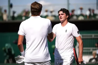 
				João Fonseca derruba escrita de 15 anos e vai à terceira rodada de Wimbledon
			
			