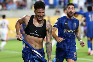 
				Jogadores do Al-Hilal fazem festa após anúncio de "bicho" no Mundial
			
			
